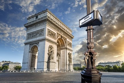 Sejourning's tweet photo. Vous en voulez pleins les yeux ? 👀
Le temps d'un week-end ? 

Alors venez visiter la ville lumière ici 👉https://t.co/O2bnokRNPz https://t.co/mSMW8LSSxD