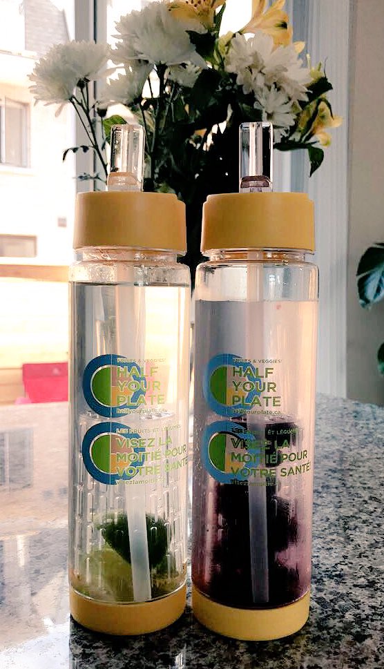 KiannaBanana's tweet photo. Love our infusion water bottles @halfyourplate 💦🍋💦🍒 love that the infuser is on the bottom! 👌🏽 #LimeWater #BerryWater #HalfYourPlate 🍇🥕🍋🍏🍓🍉🥒 https://t.co/zk6bwfBu7X