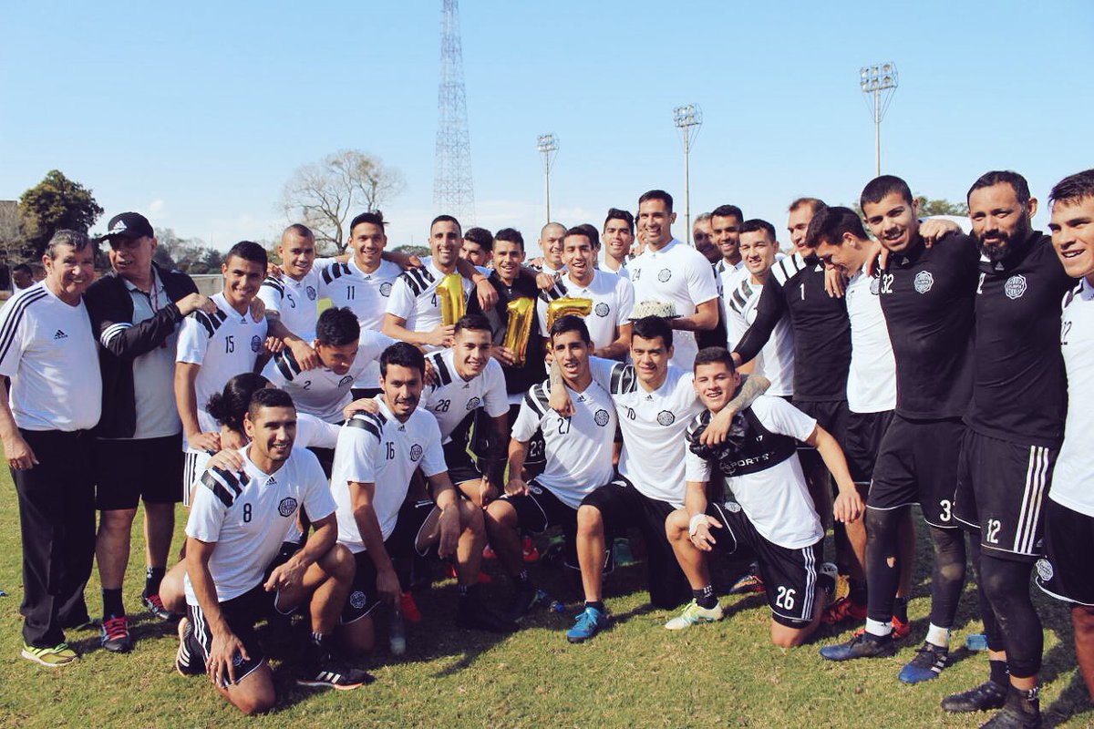 elClubOlimpia's tweet photo. ⚪️⚫️⚪️ ¡El plantel principal festejando los 115 años de vida institucional! #Olimpia115⭐️ https://t.co/KeIOdUrP6D