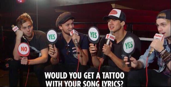 EmoFruitLoop's tweet photo. No one hates 5sos more than Luke Hemmings.

#FanArmyFaceOff #5SOSFam @5SOS @billboard https://t.co/zlhdXjHVXU