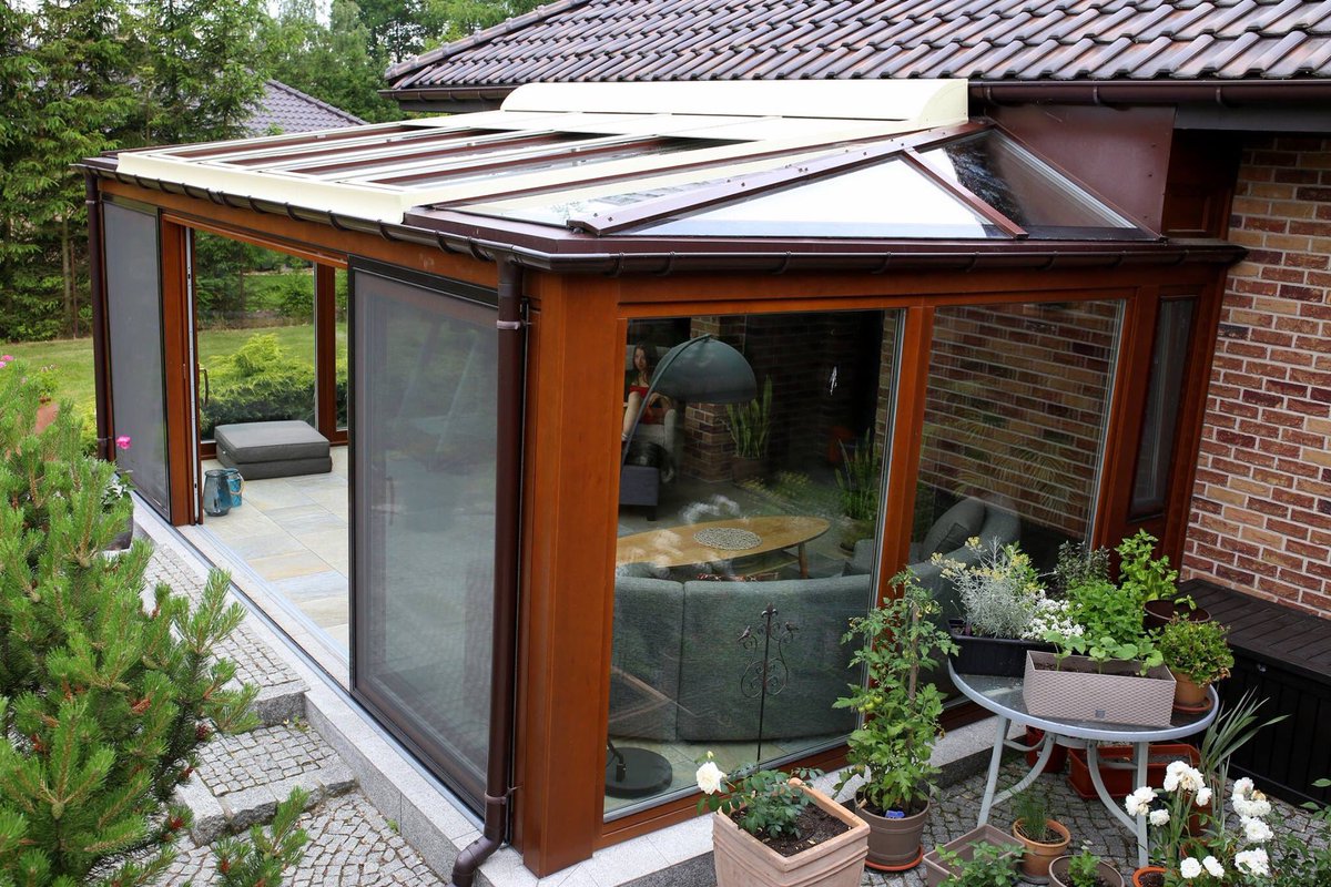 Domo_System's tweet photo. Osłona ogrodu zimowego w formie rolety #rolax Idealna osłona od słońca #bubendorff #domosystem#ogród #cień #design❗️ https://t.co/eHiWkRqHnV