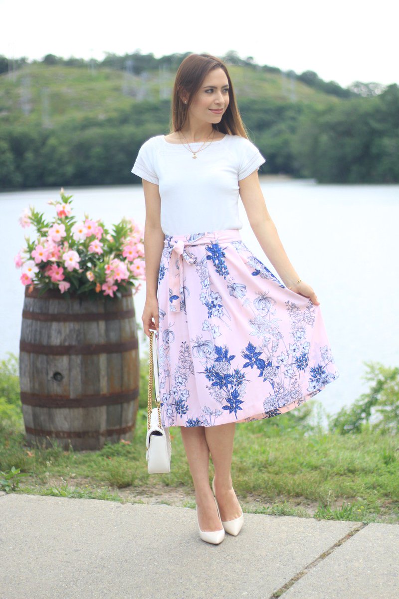 GabyCampos0's tweet photo. Print tie midi skirt https://t.co/LMZ3ONa0Aa https://t.co/GyhCY2kRXa
