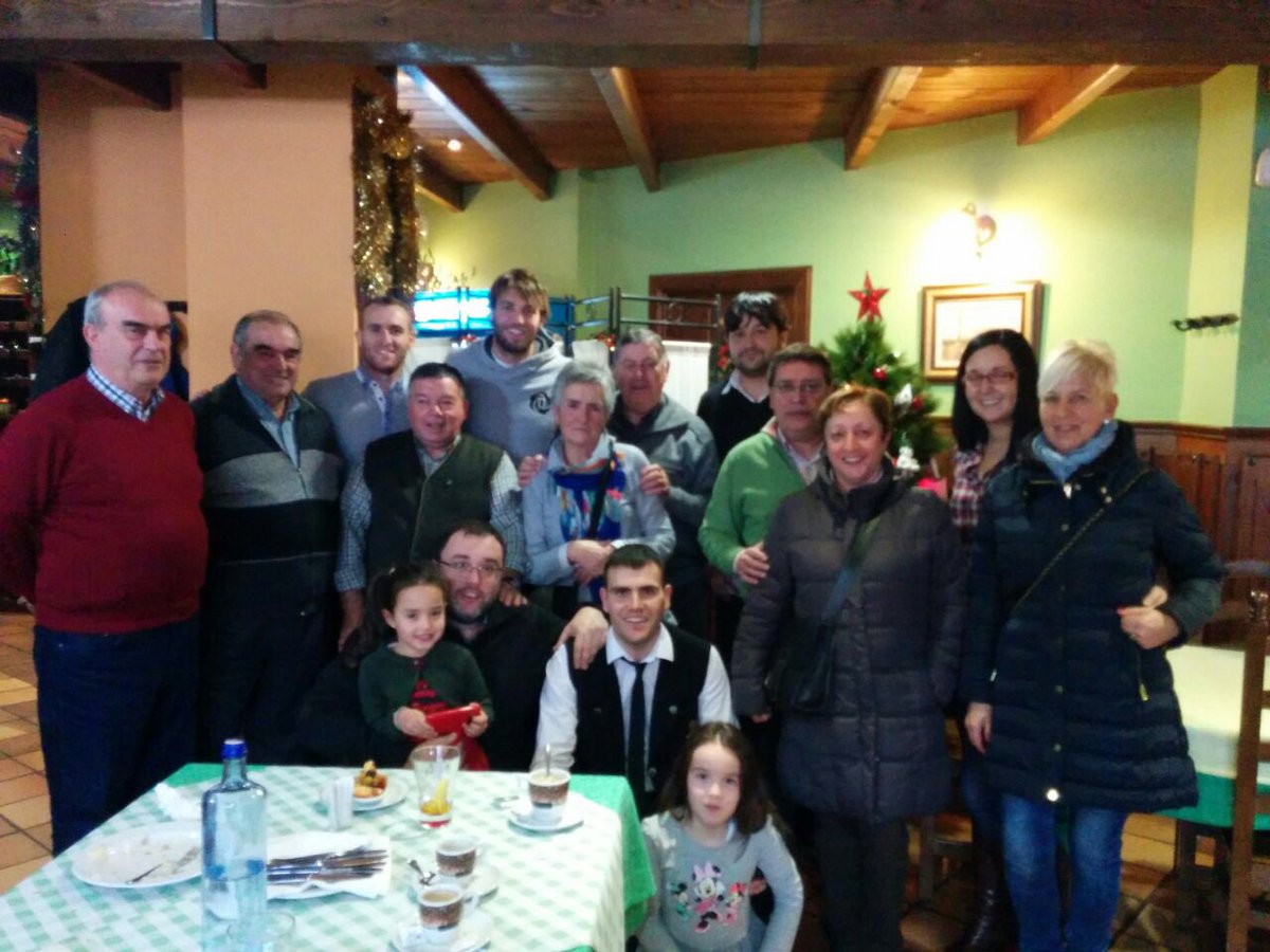 azulesllanera's tweet photo. Gracias por todo Michu. Quien brilla con luz propia, se convierte en leyenda. Encantados de recibirte en Llanera siempre.  @Michuoviedo https://t.co/yUkQgBZTCN