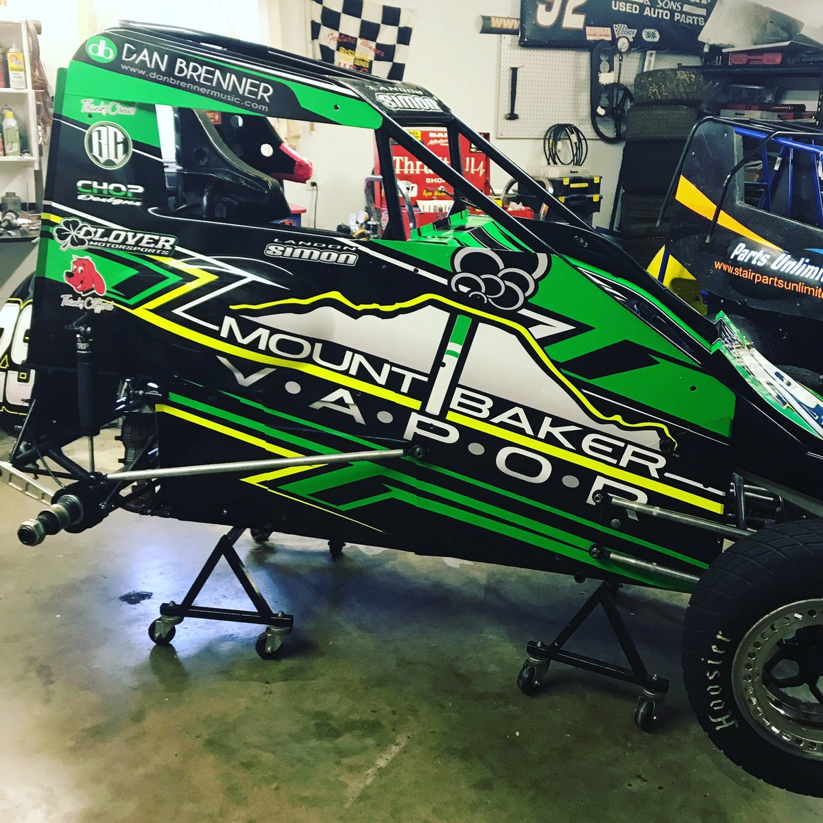 RyanWilson_29's tweet photo. Excited to have @LandonSimon24 wheel our car for 2017 PA USAC midget week! #danbrennermusic #mountbakervapor #two-9 https://t.co/7vZV6rm2MG