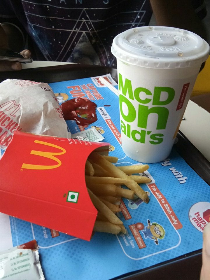 Vishal_joshy008's tweet image. Yar what the fcuk.I visited #McDonalds  nd i found they dnt even have change of 2000bucks(b##c swadesi pav bhaji iz better thn this bullshit