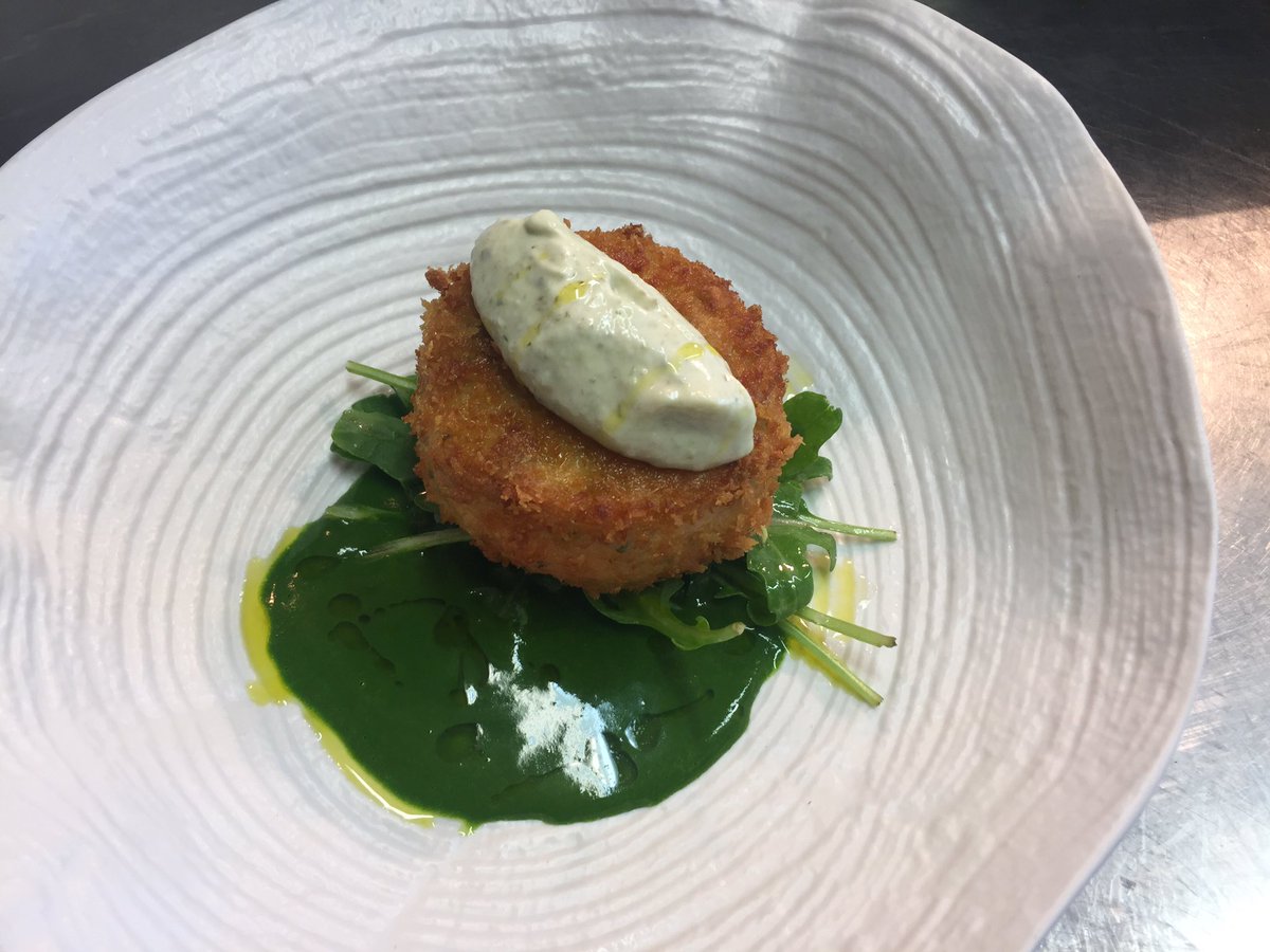 RogersonRich's tweet photo. Warm smoked salmon fish cake, parsley cream, tartar dressing. 
Special on @TheWhiteHorseES this week. https://t.co/eingVEMdP9
