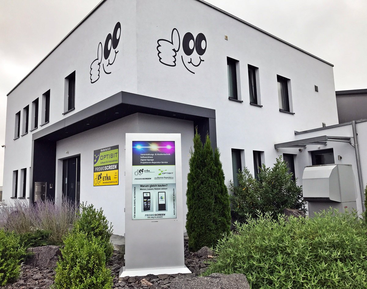 Promoscreen1's tweet photo. Unsere Outdoorstele macht auch bei Regen eine super Figur! ;)
Anfragen gerne an info@promoscreen.de oder Tel. 09396-9701-90 https://t.co/LAKkxb93c6