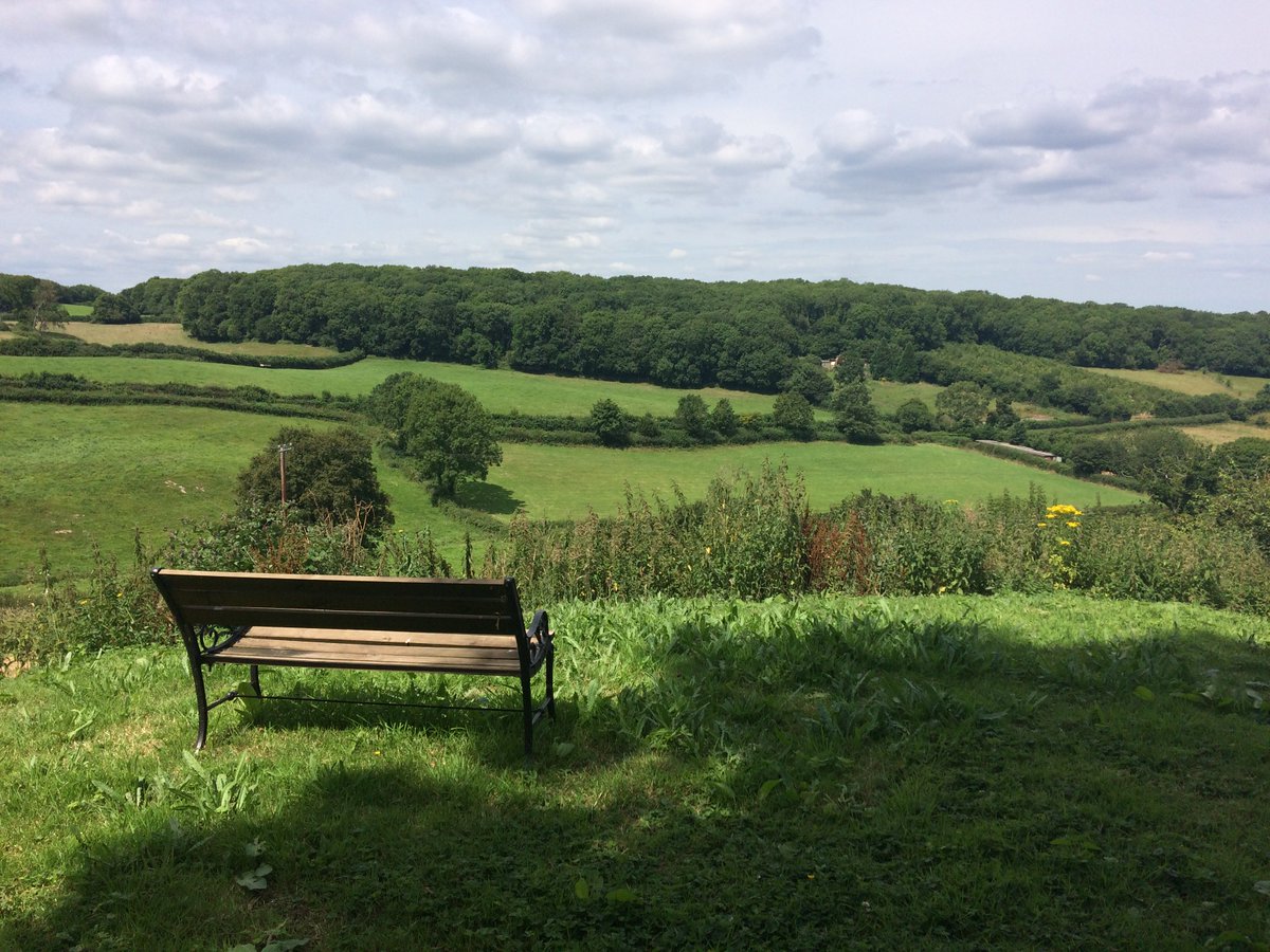 GiftVoucherBril's tweet photo. For #TuesdayThoughts a bench in the countryside is all you need! #Devon #countryside #Marketing #giftvoucherbrilliance #clockworkHQ https://t.co/pGg6Sqxs8S