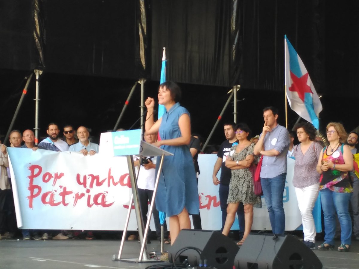 xosepalacio's tweet photo. Intervención de @anaponton Voceira Nacional do #BNG @obloque na Praza da Quintana ateigada
#DiaDaPatria
#OutroRumbo
#AdiantecoBNG
#GZNación https://t.co/E9anaqt67H