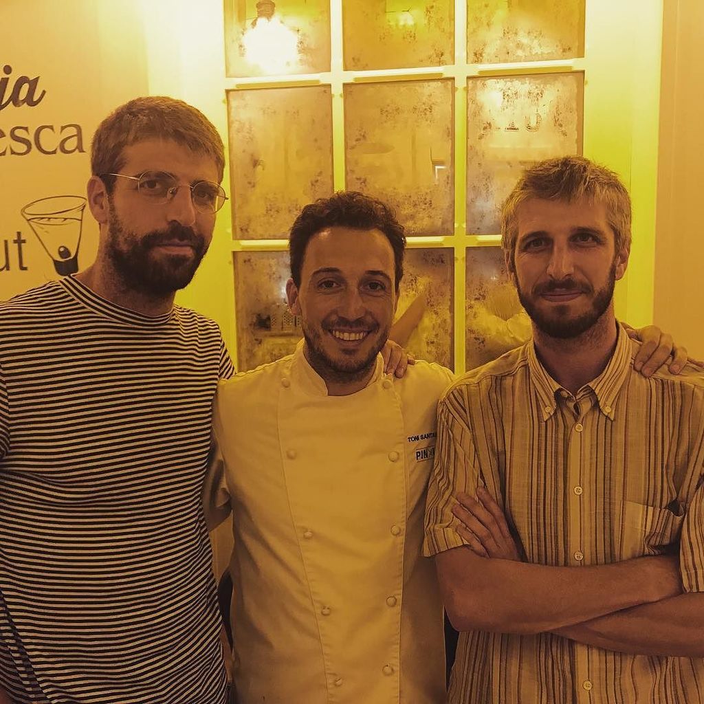 Si algún dia, fa anys, hagués pensat que ens visitaría en el nostre propi restaurant un dels meus cantants preferits, no ho hagués firmat m…