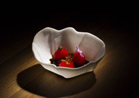 Luesmavega's tweet photo. Ensalada de tomates en #Pakta, con la pieza #Florae a medida para el restaurante https://t.co/iR9hZtbgTB