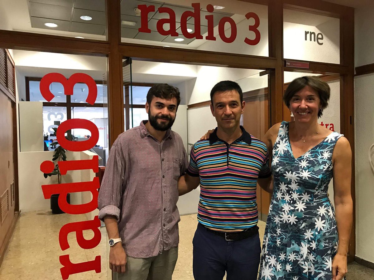 JaimeColsa's tweet photo. Gracias #MartaEcheverria #RodrigoSuarez @HET2_Radio3 por este rato agradable https://t.co/KWXt0EuxJg #truckartproject #ArtOnWheels #pbxmola https://t.co/jjbBGhWdAI