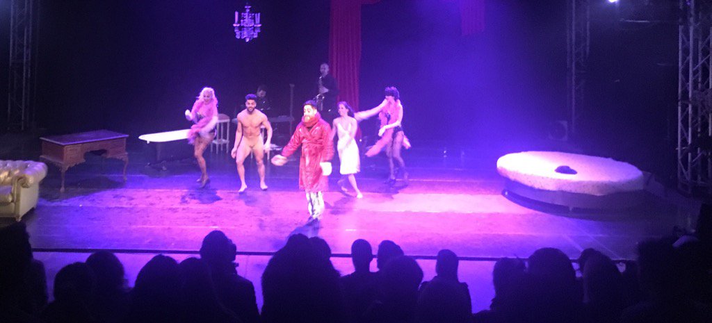 Anoche, fui a ver a 3 artistas. 3 fuegos <a href="/FacuMazzei/">Facundo.</a> <a href="/alepakerok/">Alejandro Paker</a> <a href="/CeciliaFigaredo/">Cecilia Figaredo</a> #NocheCorta en El Galpón de Guevara