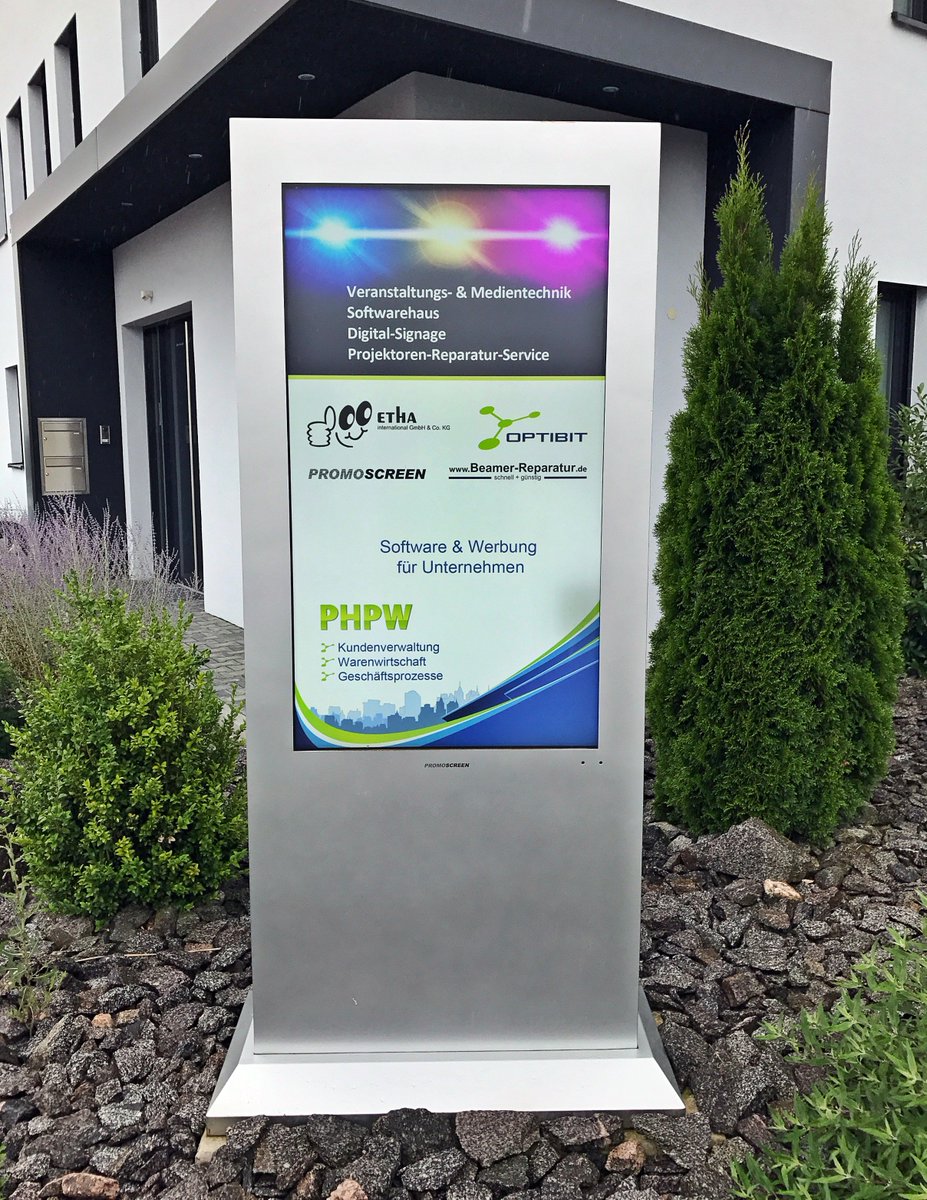 optibit_de's tweet photo. Unser #Mailmanager und unsere Software #PHPW5 in einer Kurzvorstellung auf dem Outdoor-Screen von @Promoscreen1! https://t.co/1EFTOmSl6B