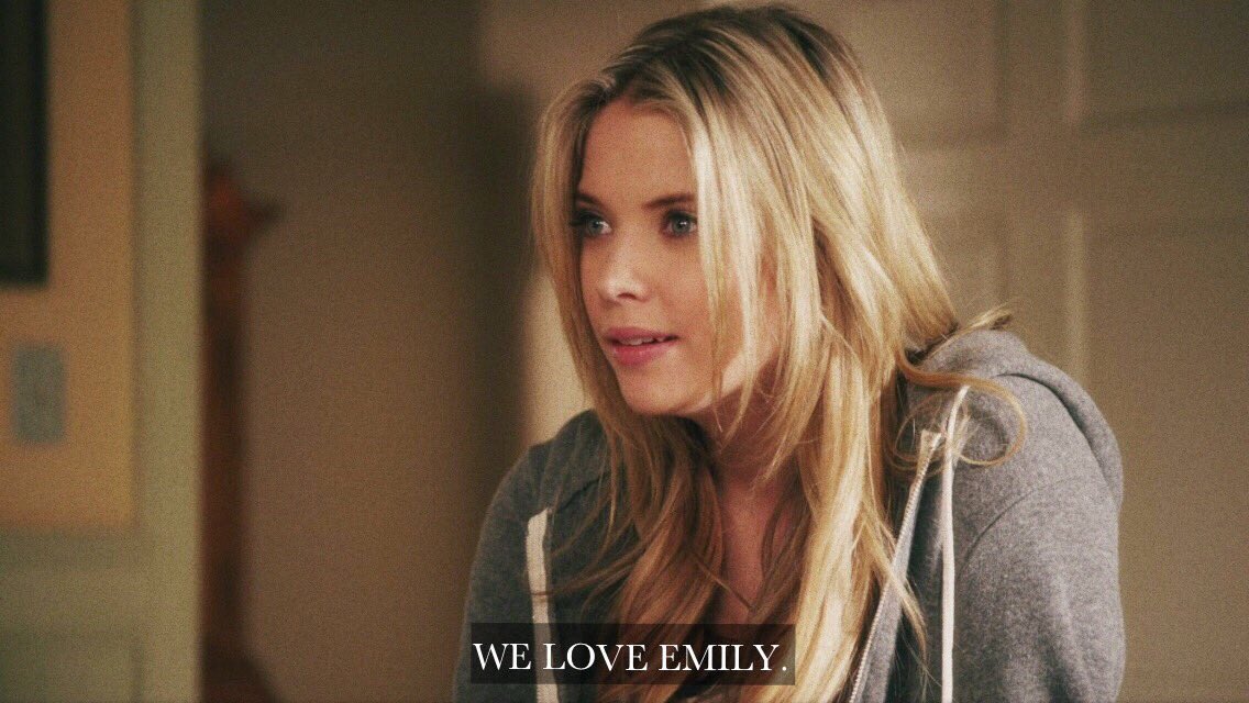 PLLlockscreensx's tweet photo. You wouldn't have to pretend to be someone you're not. #PLL https://t.co/kfngdZXibE