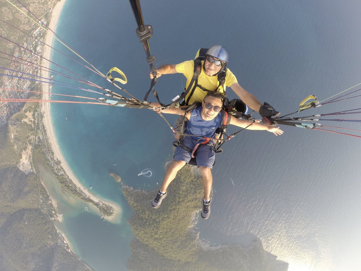 19sfcn03's tweet photo. Uçmak gibisi yok 😂 #yaz #tatil #eğlence #muğla #fethiye #ölüdeniz #yamaçparaşütü #tandemparagliding #babadağ https://t.co/J8w98xtndm