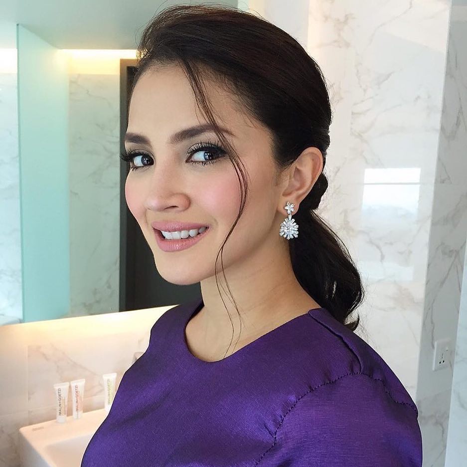 FazzyFazz1's tweet photo. Yang paling manisss jelitesss menggodess @missfazura ❤❤💙💙💙
#neffos
#wanitaterindah 
#fattzura https://t.co/QextfDpuSm