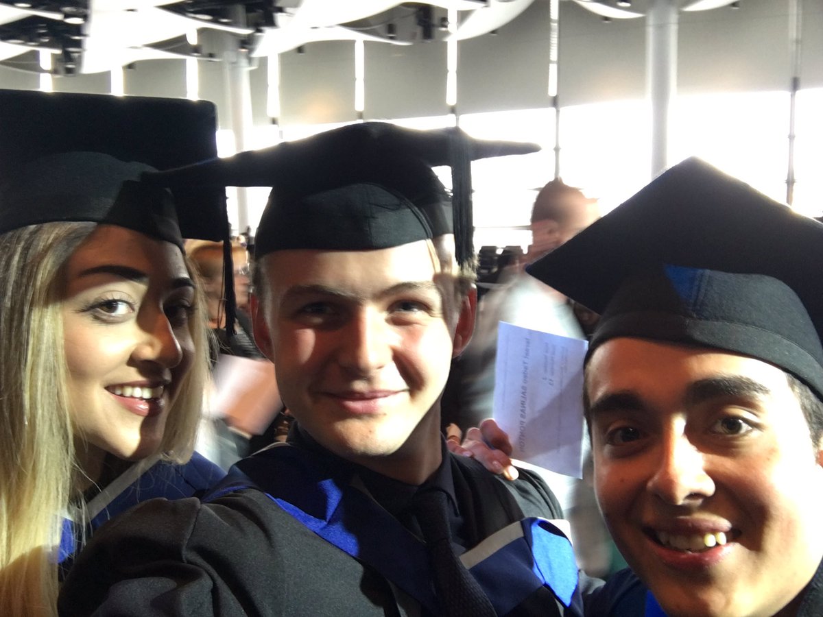 _MattRuss_'s tweet photo. #UWLGraduation https://t.co/H1QzP2b7oe
