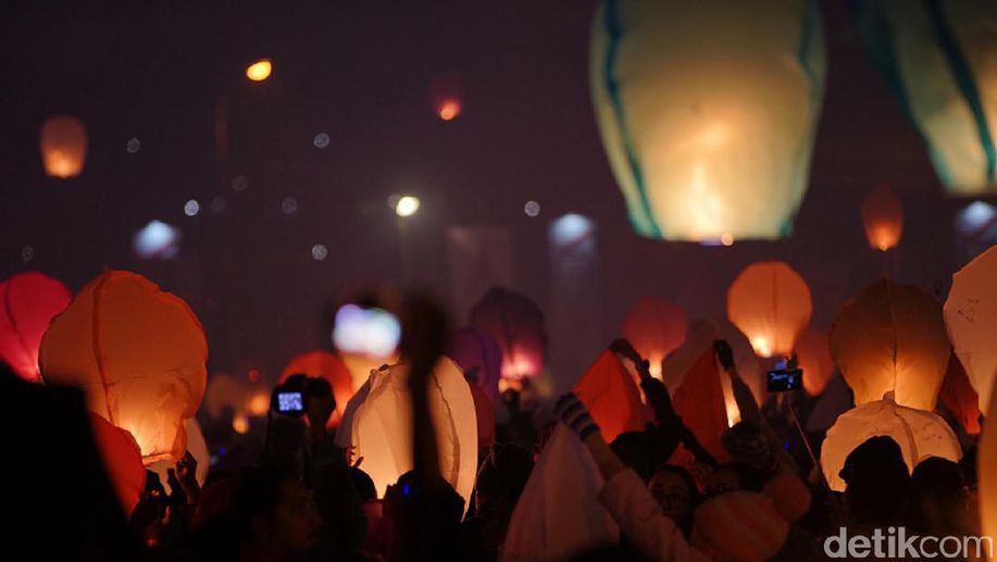 detikcom's tweet photo. 4 Ribu Lampion akan Diterbangkan di Dieng https://t.co/sCbHDKDHgB https://t.co/k5b7kwHiet