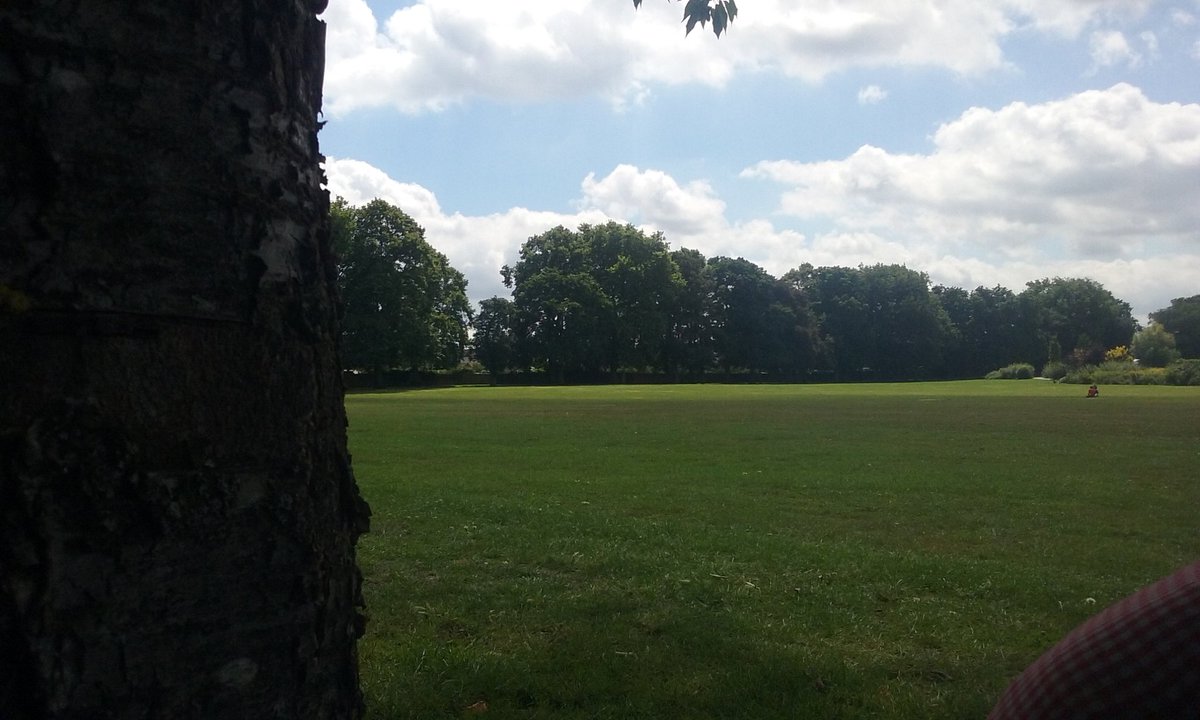 ZinniaCommunity's tweet photo. Second checkpoint! We're now at Whitehall Recreation Ground. ❤🌱 Raising money for @ZinniaCE #charity #bromley #walktheworld 🌍 #NCSwalk2017 😊 https://t.co/Huf6soZgwE