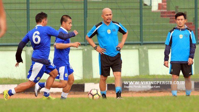 Hadapi Perseru, Herrie Setyawan Perkokoh Pertahanan Persib - vikingpersib.co.id vikingpersib.co.id/berita/2387/ha…