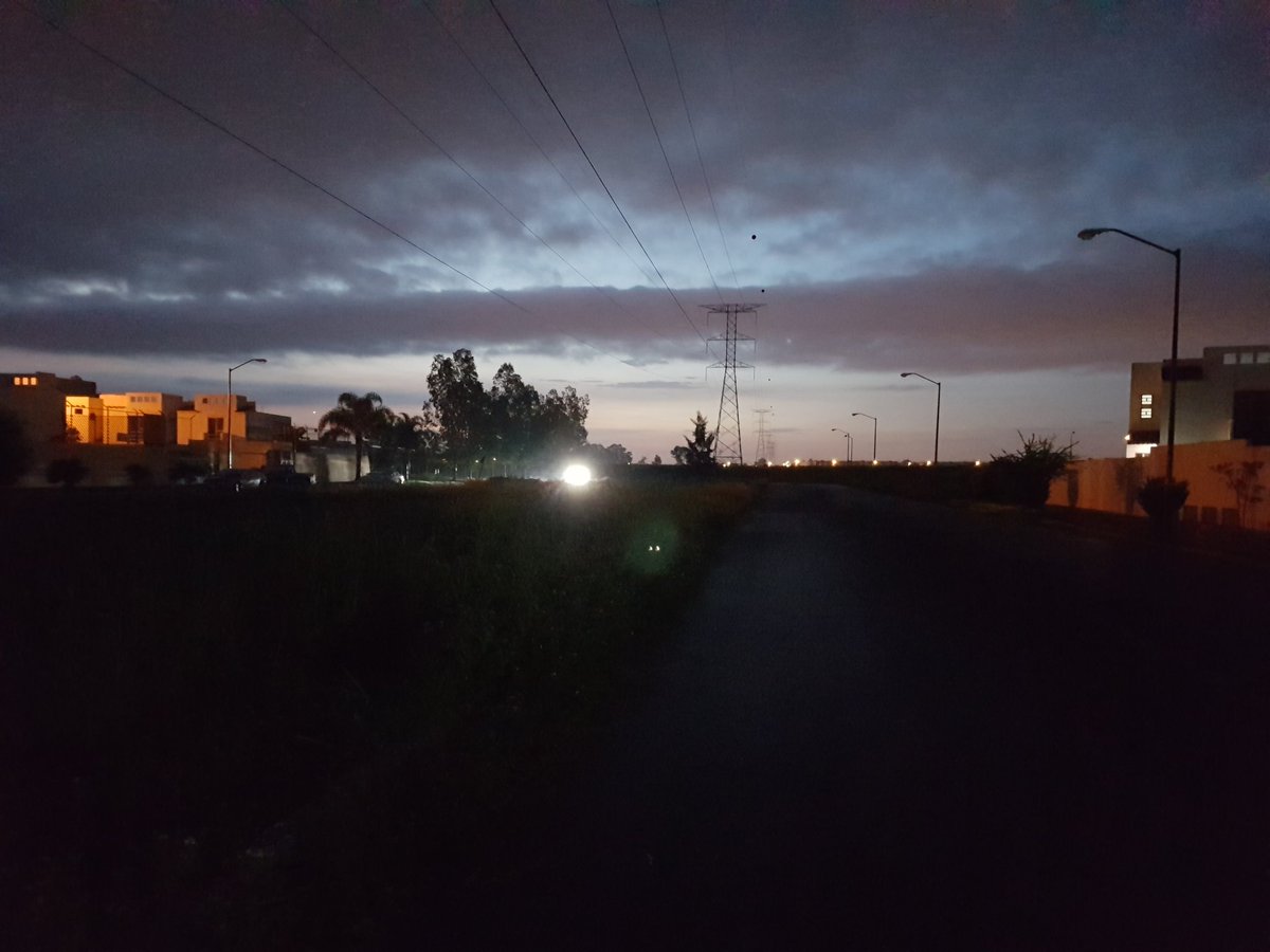 VdaNocturnaGDL's tweet photo. 1 semana sin luz en la colonia #AltusQuintas en #Zapopan se solicita apoyo a la autoridad @Linea_Zapopan @PabloLemusN @TelevisaGDL https://t.co/BZbcuIWrob