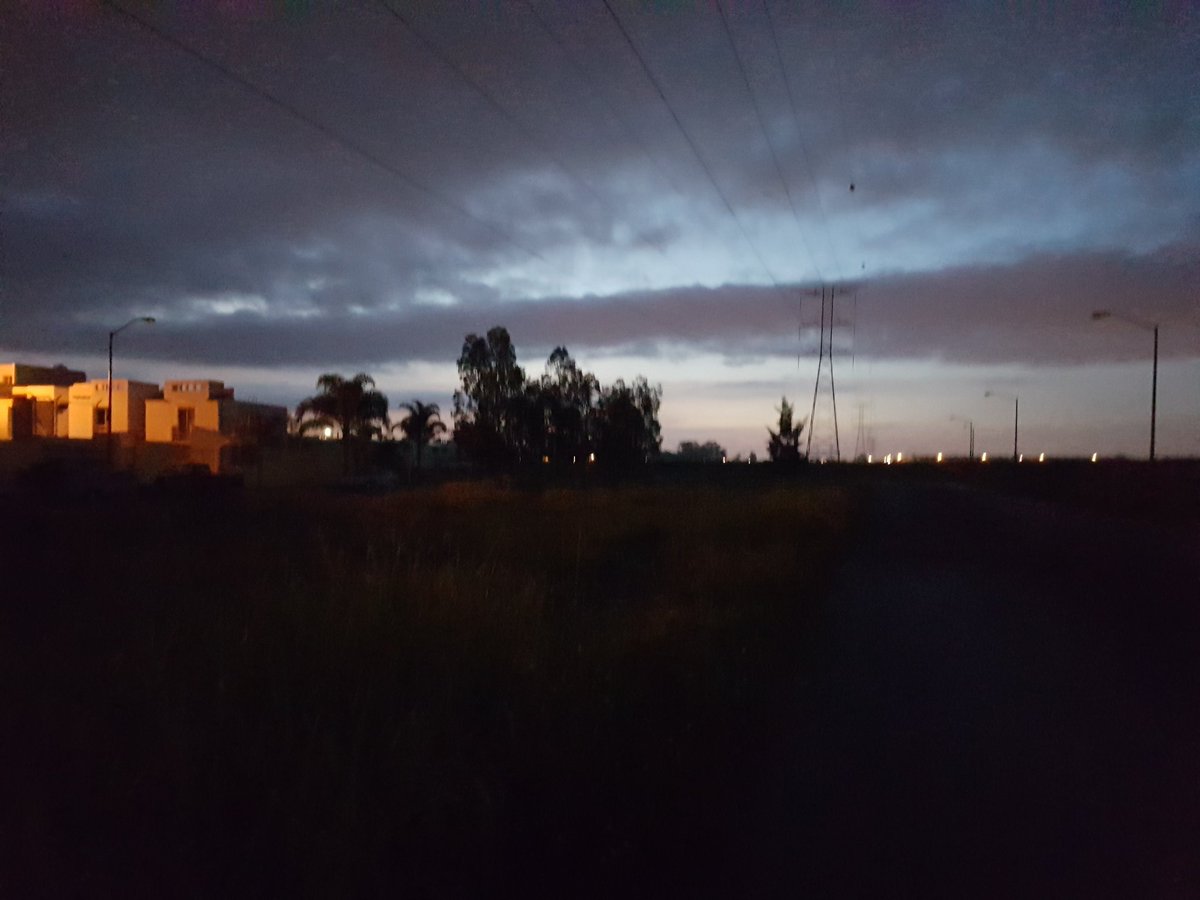 VdaNocturnaGDL's tweet photo. 1 semana sin luz en la colonia #AltusQuintas en #Zapopan se solicita apoyo a la autoridad @Linea_Zapopan @PabloLemusN @TelevisaGDL https://t.co/BZbcuIWrob