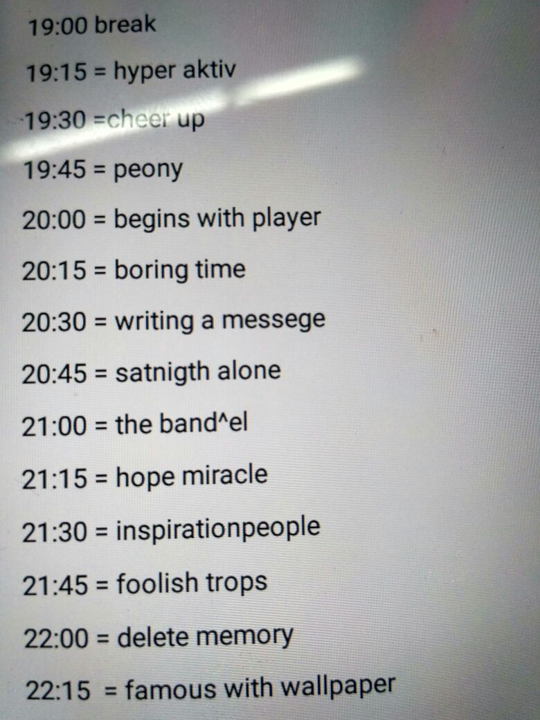 FamousWithWallpaper tweet media