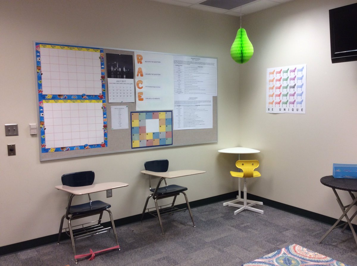 Mrs_Buckner's tweet photo. It's small, but it's ready! #smallclassroom #flexibleseating #eastflashes https://t.co/AmXNl0kOQ0