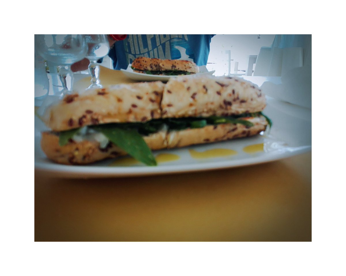 RaffyCaranci's tweet photo. 🌼Guardate un po'!!! Il mio pranzo. Qui non si rinuncia al gusto!
Scampi crudi e rucola.....mhhhhhhhhh
Delizia
#programmaalimentare #panino https://t.co/gahd0YJmsh