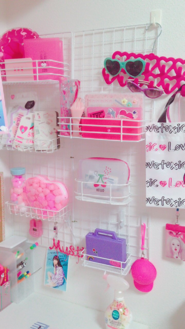 いむな 勉強机やっと完成した にやにや ピンクだらけにしたよ フォロー Daiso セリア 勉強垢 Twice 勉強机 壁掛け収納 文房具 百均 ピンク ピンク Twiceonce らぶりつください T Co 3ymdtlbc7m Twitter