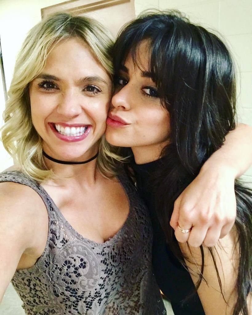 CamilaCabelloBR's tweet photo. .@theCarlaMarie via Instagram: "Arrasou no palco do Tacoma Dome ontem! [...] Ela beijou minha bochecha depois da foto, NUNCA MAIS vou lavar" https://t.co/siswQDGXk4