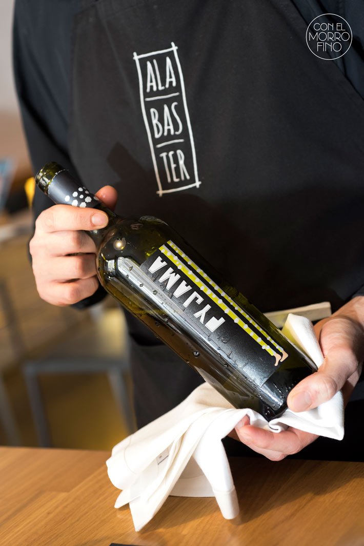 Los martes saben menos a martes con una copa de #vino Pyjama Godello, blanco con DO.Bierzo. ¿No os parece? 📸 <a href="/conelmorrofino/">Con El Morro Fino</a>  #Alabaster