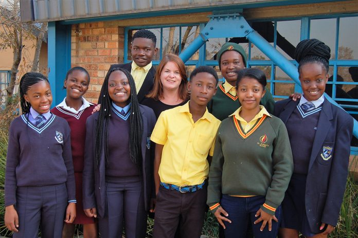 ChangeNewsZA's tweet photo. @Monash_SA employee, Bronwyn Dugtig wins @LaureateIntlU competition that'll help SA #youth find their voice https://t.co/jVR1El8YMi https://t.co/5N3XZFFUD5