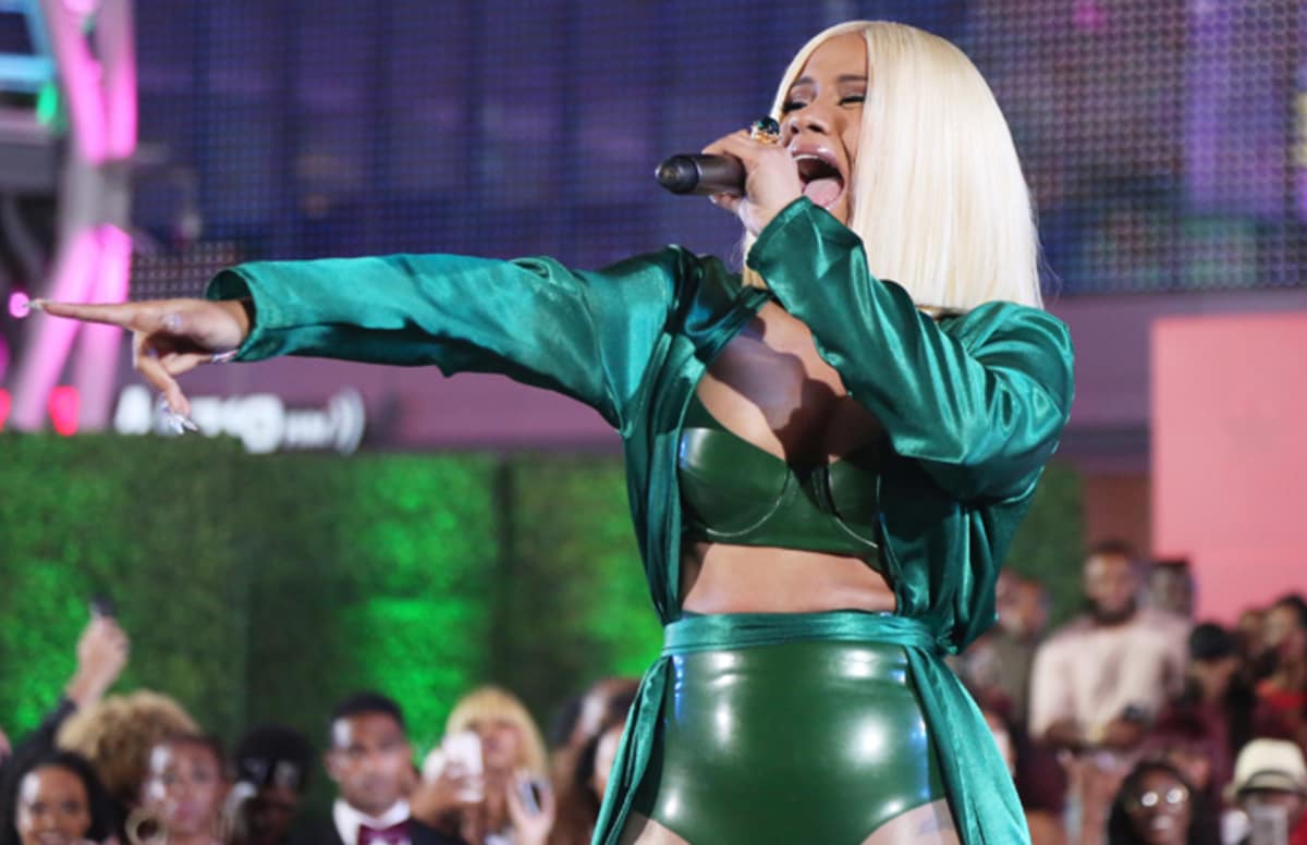 ComplexMusic's tweet photo. Don't sleep on Cardi B's "Bodak Yellow." https://t.co/3eG4c61eU4 https://t.co/3mEGW5xKCr