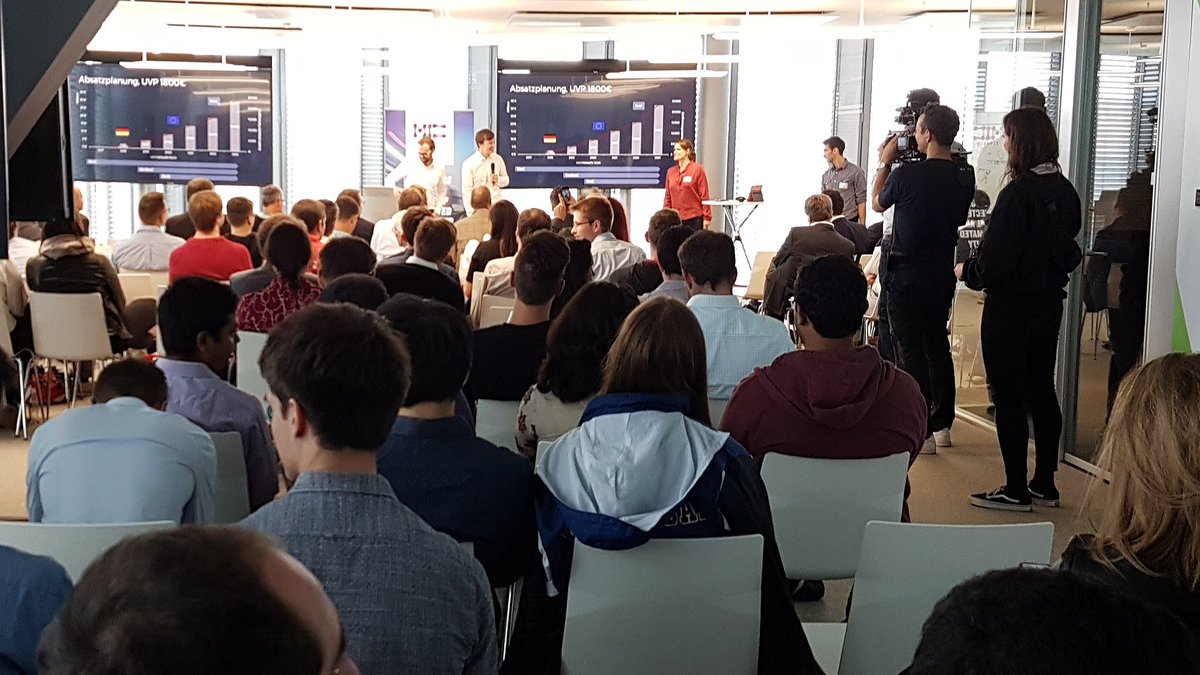ZDBayern's tweet photo. Der Abschluss der Mobility Innovation Competition #MICC2017 ist in vollem Gang. Das ZD.B ist gespannt, wen die Jury als Gewinner küren wird! https://t.co/vdNcsR1SRX
