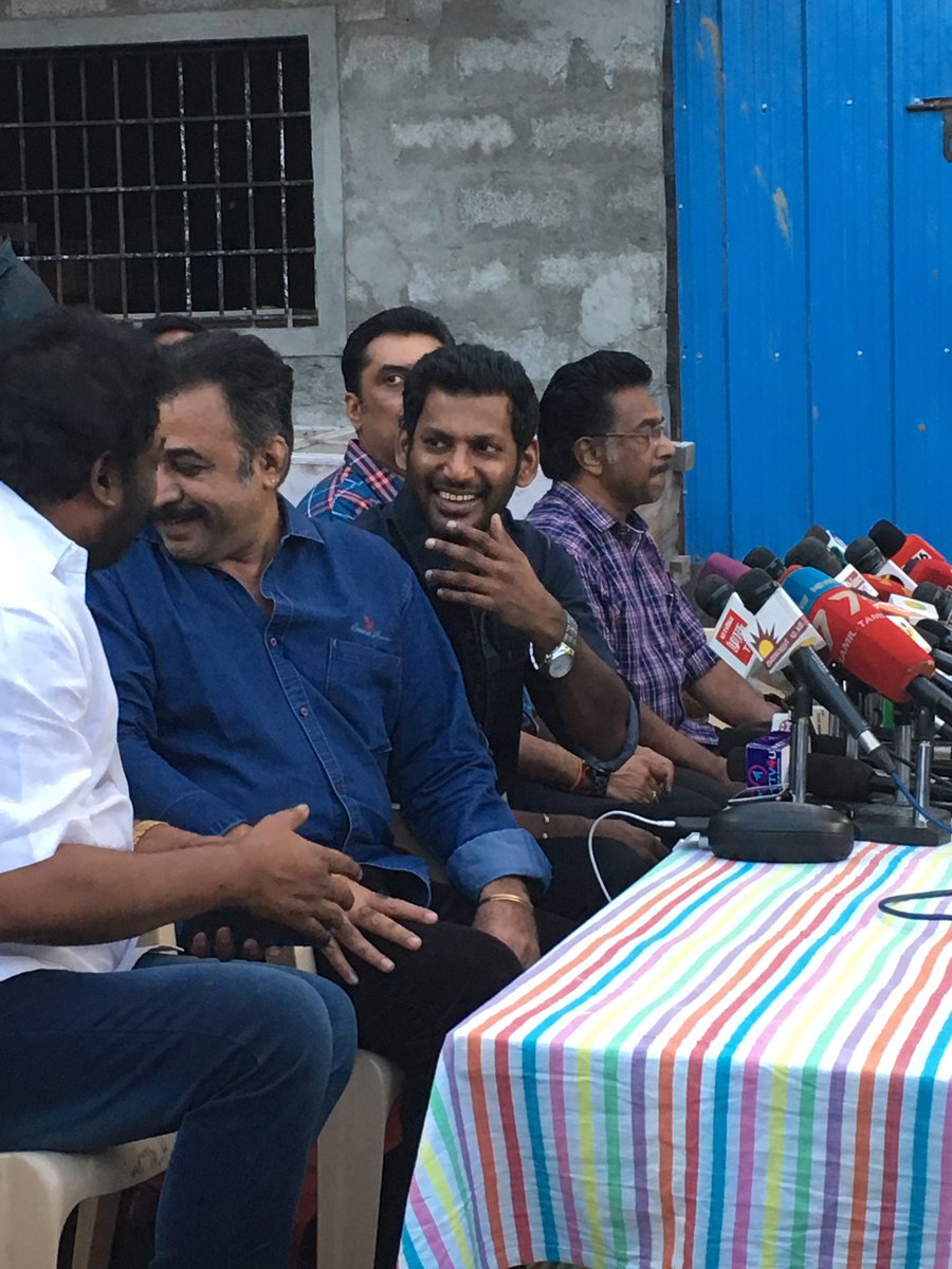 #Vishal &amp;  #Ponvannan at #NadigarSangam Press Meet regarding Victory of Land case 👍