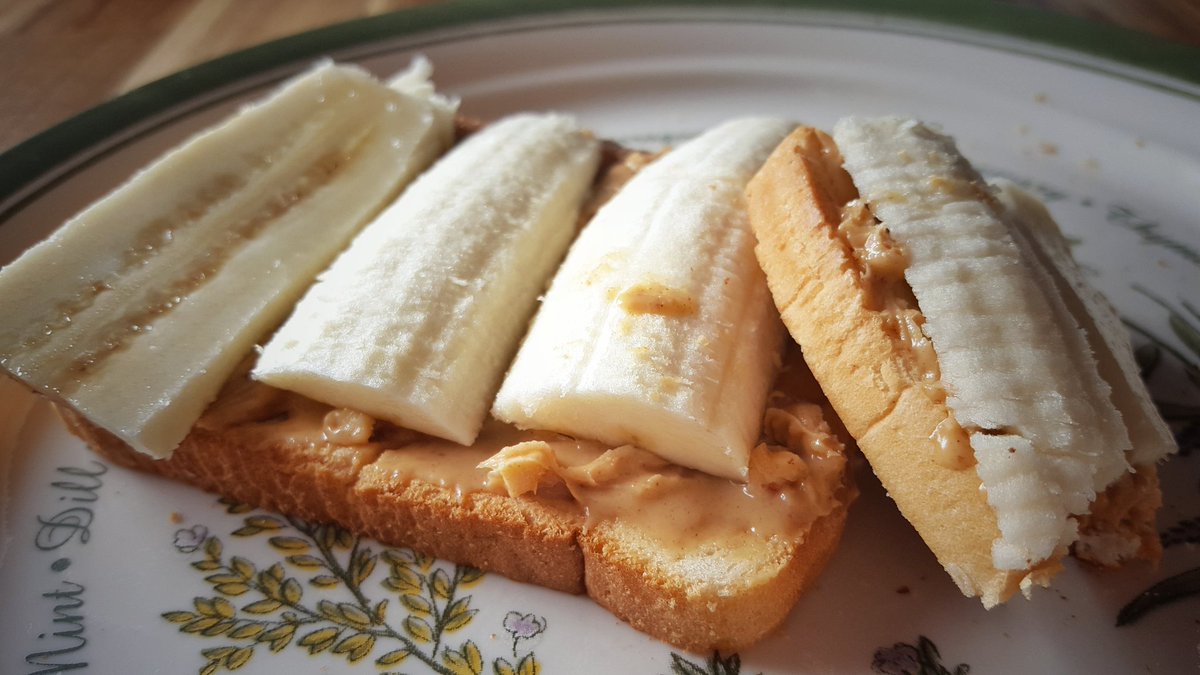 viewofme's tweet photo. #peanutbutter &amp; #banana 😍🍌🍞😍
Bread doesn't even know it's level of greatness! https://t.co/vUruHh5j9T