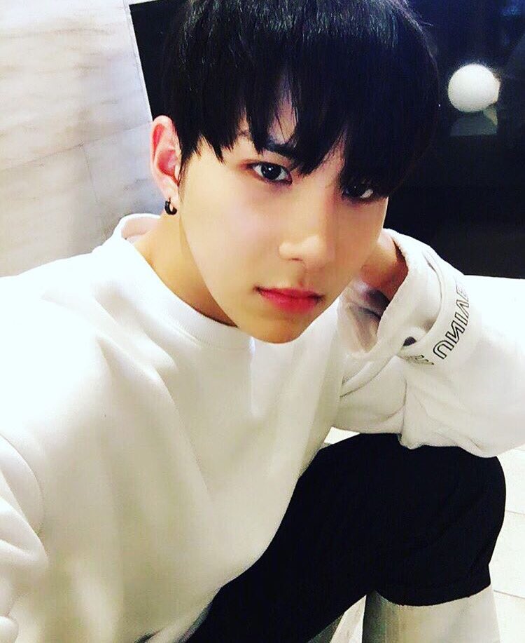 ACEGlobal3's tweet photo. [170725] A.C.E IG UPDATE🌸 {TRANS}
@official_ACE7 #ace #choice #acecactus https://t.co/mkvZ2wNbM5