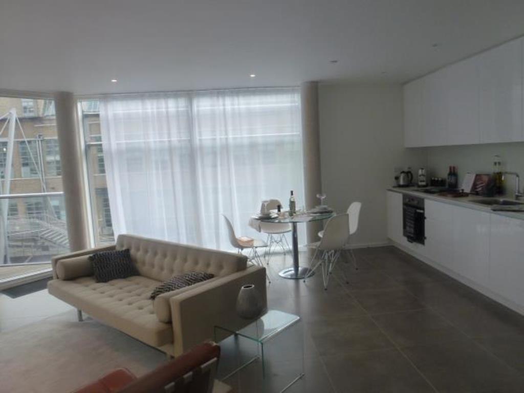FHPLiving's tweet photo. Stunning 1-bed in #NottinghamOne with large balcony & furnished! Available 2nd October 2017, ONLY £750pcm!!
*Photos are of show apartment* https://t.co/TWyvUAwOau