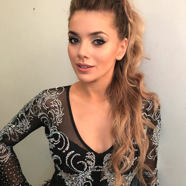 genteonline's tweet photo. Natalie Pérez enamoró en el Bailando y de paso le respondió "a capella" a Lali Espósito.  https://t.co/0Jsx2Wwdc0 https://t.co/oCjYmeakIz