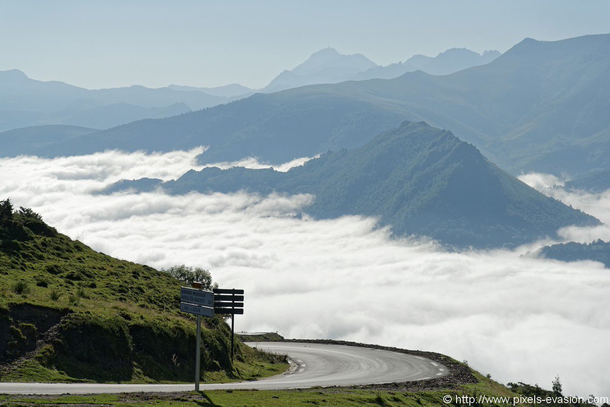 Pyreneesphotos's tweet photo. Col du Soulor (au fond le Pic du Midi)
Juillet 2017 https://t.co/9rJ35bIt4D