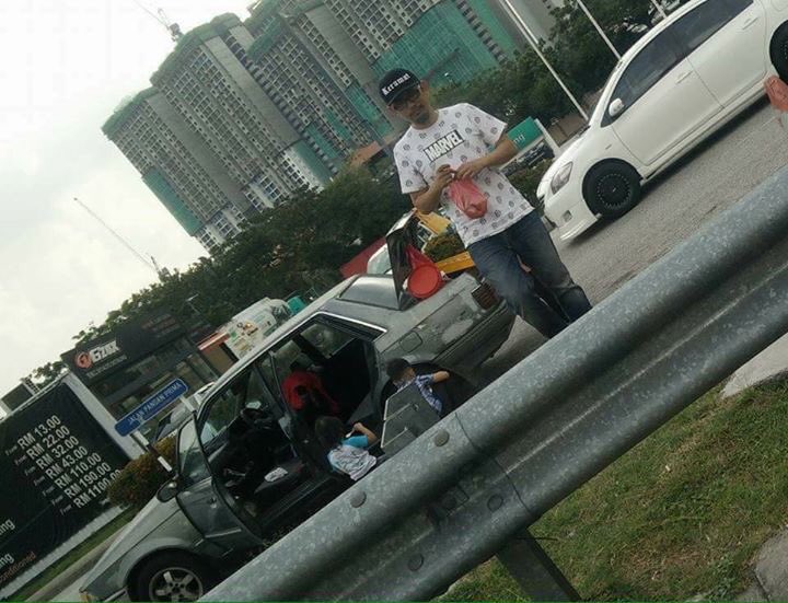 TravelJimat's tweet photo. Demi anak ibu sanggup berkorban apa saja ☹️

Korang yang lalu Tesco ampang kalau nampak akk ni beli la nasi lemak RM1 shj https://t.co/7IrAKz7KJf