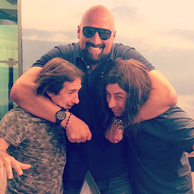 GetFarFargetta's tweet photo. Aiutoooooooooooooooooo🤚🏽#beppone @giorgioprezioso @radiodeejay #strozzati @radiodeejay https://t.co/YISYx28X5Y