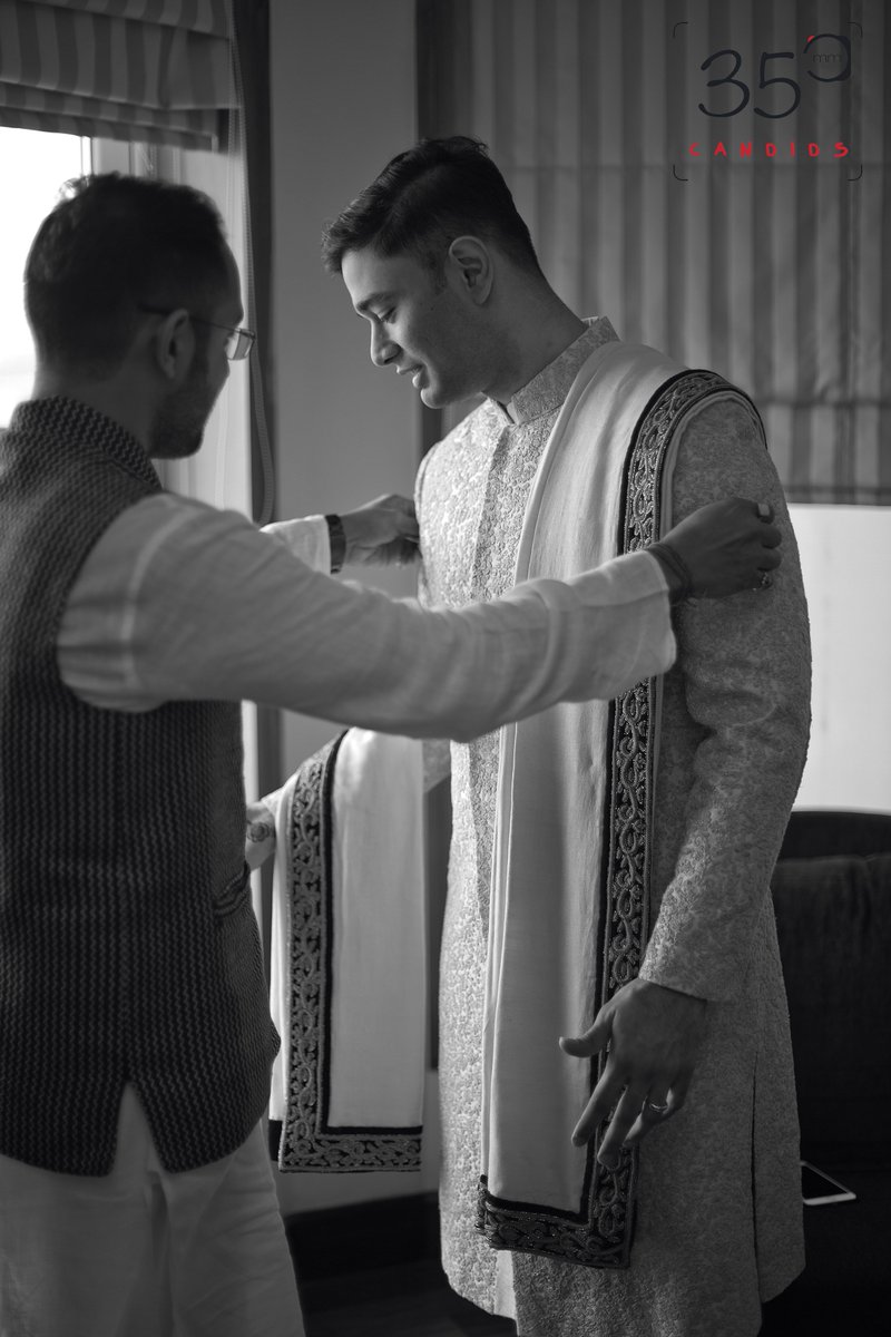 35mmCandids's tweet photo. The groom's best man was there to shout out "I got it Bro, I have your back!", to remind him "Do not forget the ring bro!". #Groom #bestman https://t.co/ivqOdhO88M