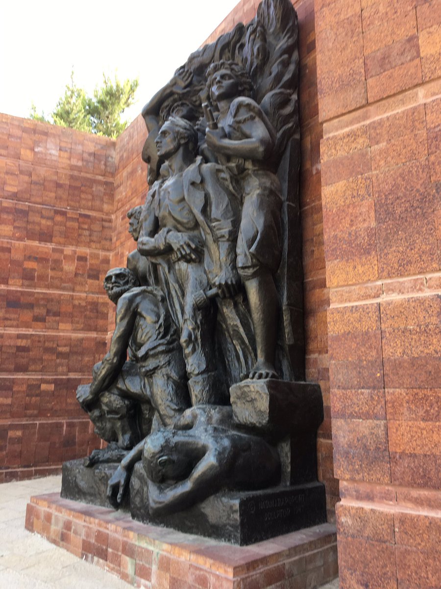 KarenPollock100's tweet photo. Warsaw ghetto uprising. Famous memorial in Warsaw and here @yadvashem. @HolocaustUK #HETAmbassadors #ASV2017 https://t.co/x69ILG5wlz
