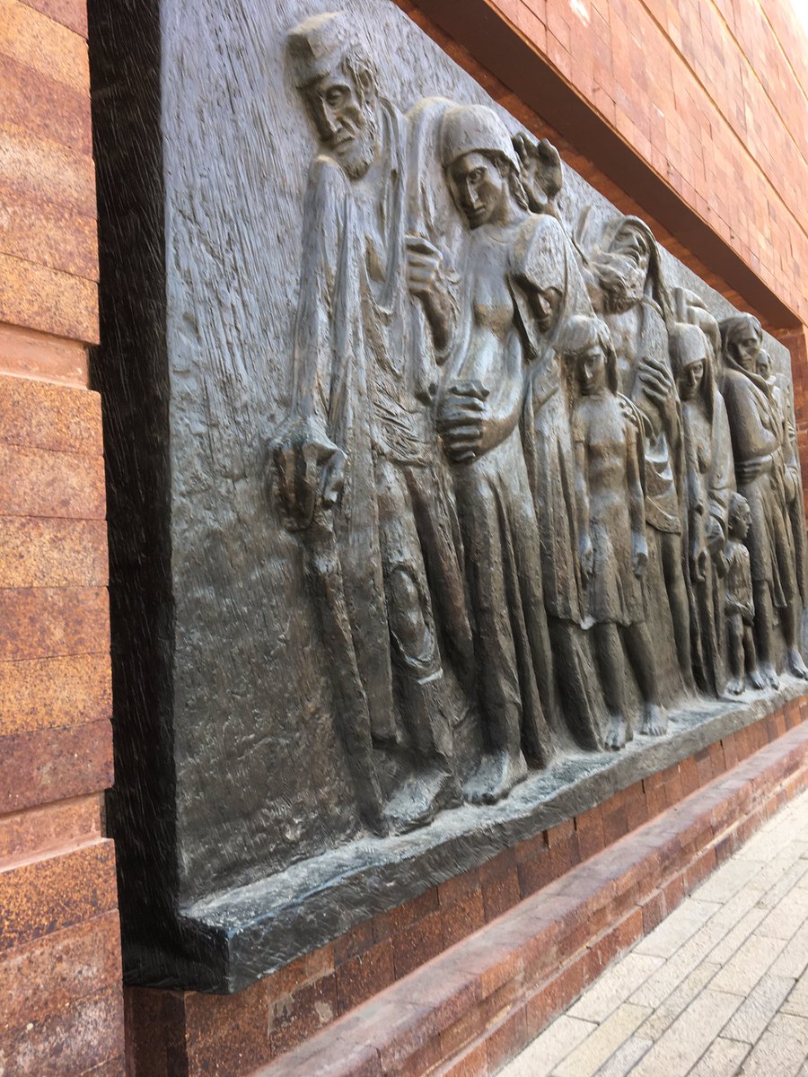 KarenPollock100's tweet photo. Warsaw ghetto uprising. Famous memorial in Warsaw and here @yadvashem. @HolocaustUK #HETAmbassadors #ASV2017 https://t.co/x69ILG5wlz