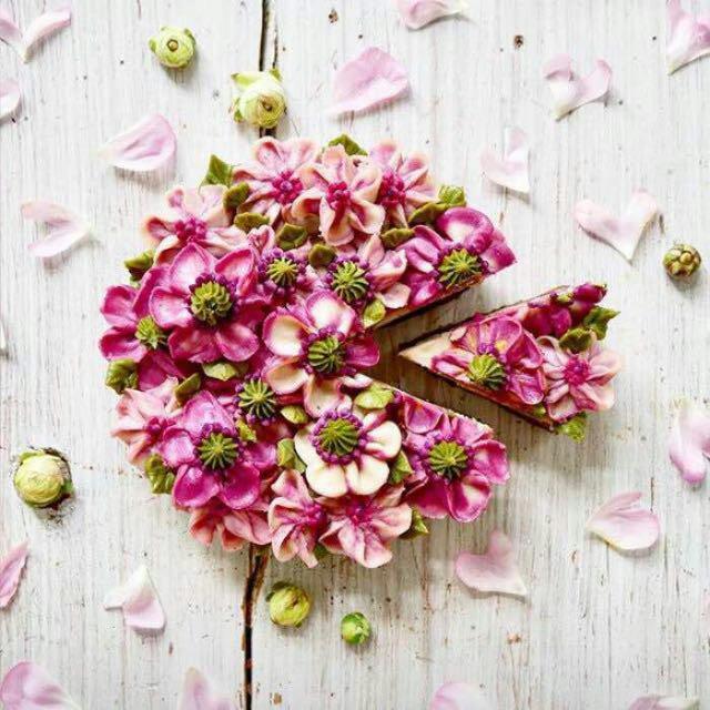 Moooza68243974's tweet photo. أسعد من حولك ،
وتأكد أن كل لحظة سعادة تضعها فى قلوب الآخرين ستعود 
إليك مرة أخرى لتختبىء فى قلبك حين تحتاج إليها . https://t.co/1bHDrEPPuD