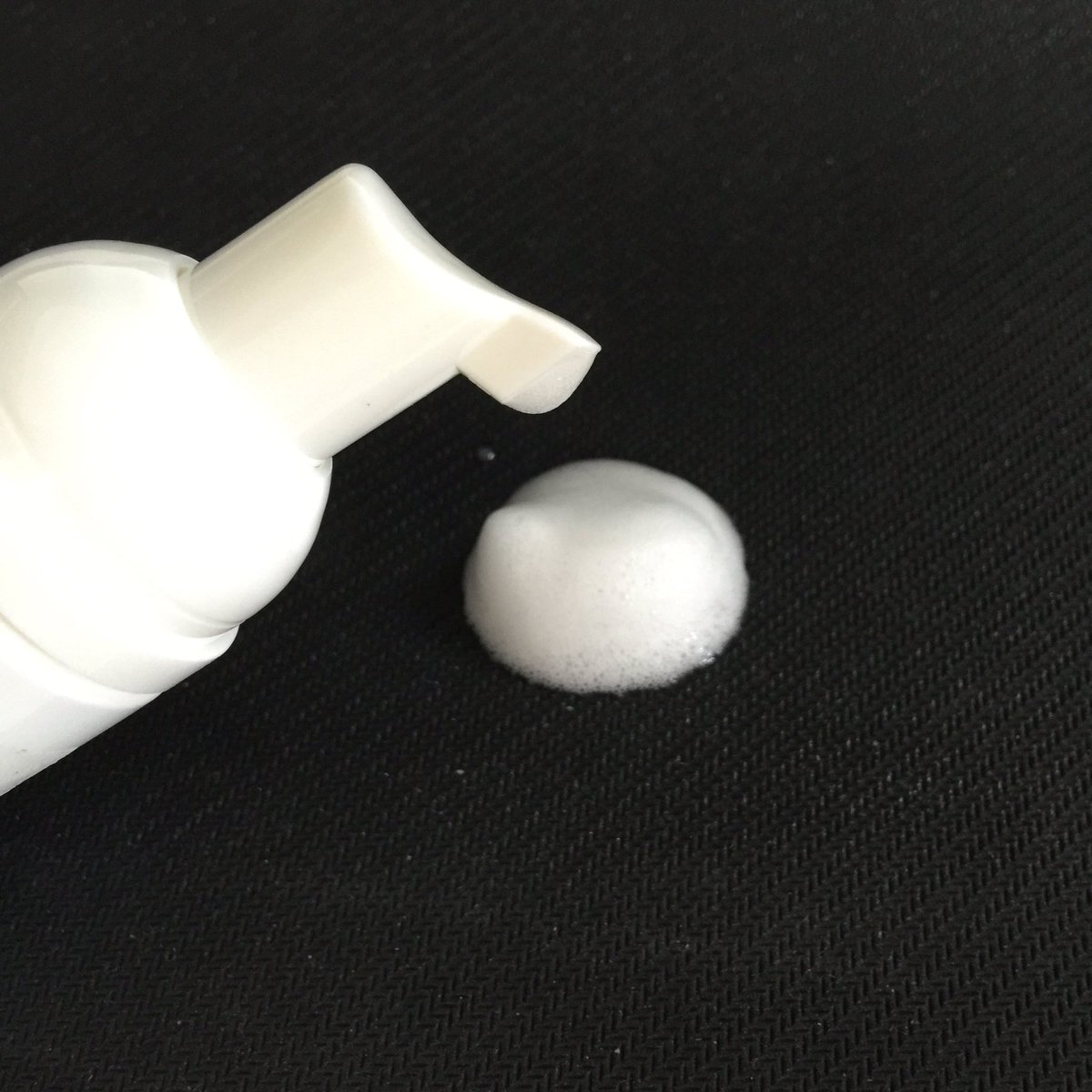 carolyang2017's tweet photo. Lash foam shampoo before eyelash extensions!!!#lash #LashExtensions #EyelashExtensions #lashcleanser #eyelash https://t.co/hDT1ZjIcFR
