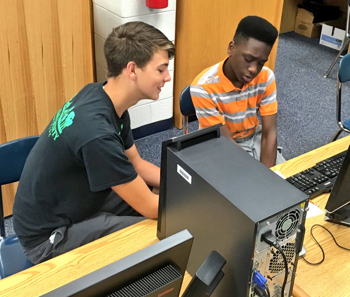 KMeyering's tweet photo. Planning out & creating for our stop motion videos at our student animation camp! #fcstweets https://t.co/UAjOxBFGbj